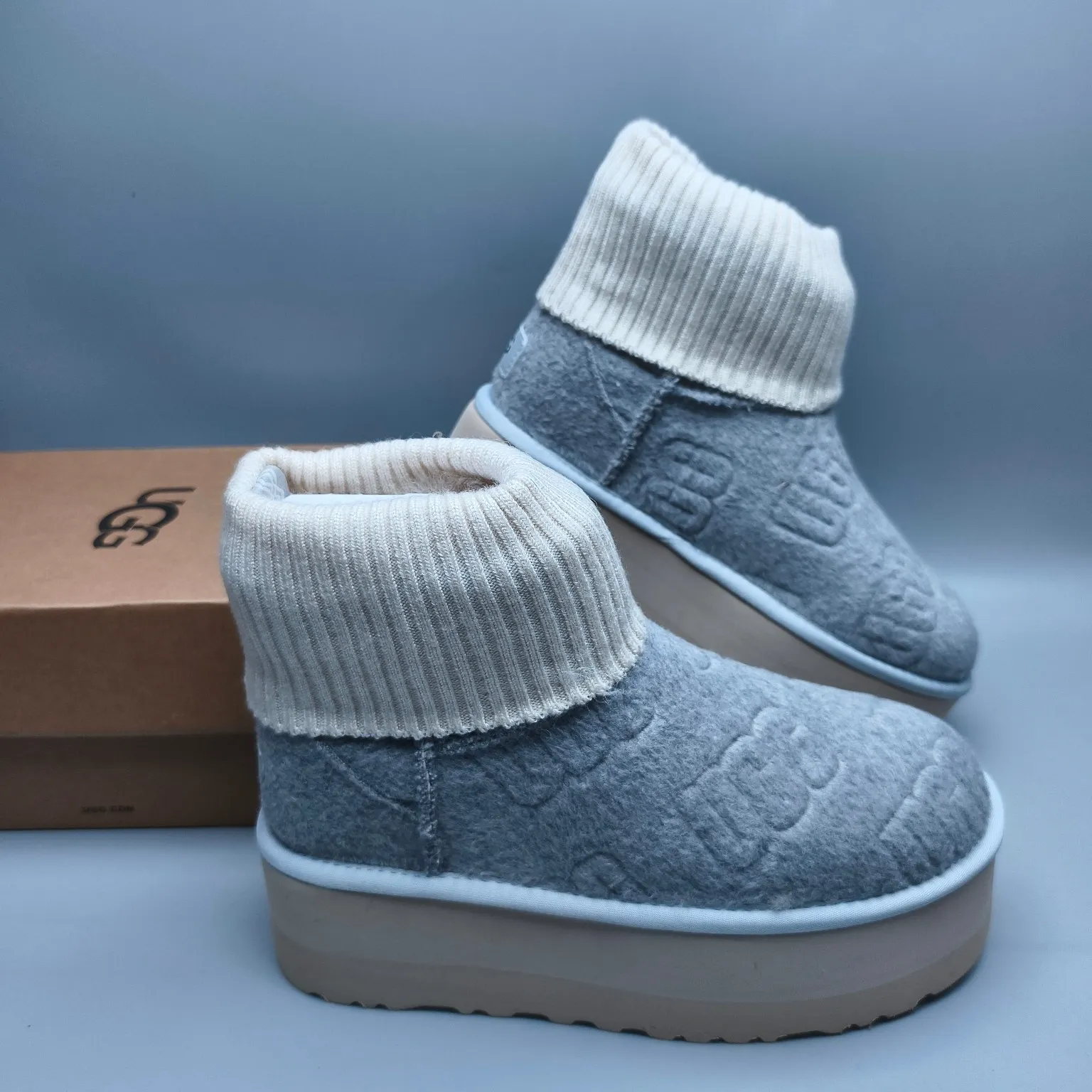💰600 UGG sheepskin all-in-one snow boots 4047 suede LOGO wool top thick-soled boots Color: Gray Black Green Matching Size: 35-40